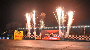 华家班汽车特技表演