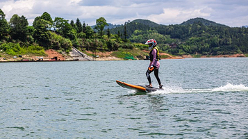 东江湖逸景冲浪
