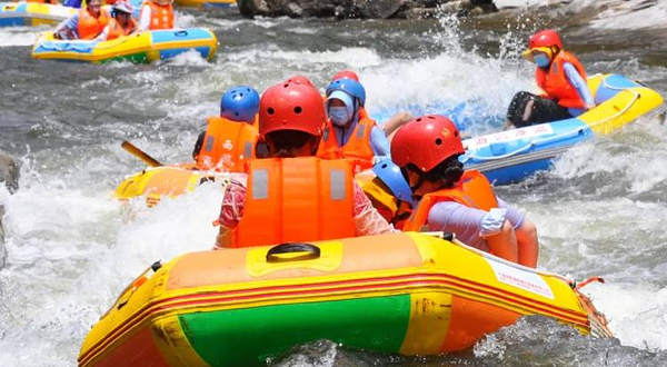 万佛山大龙潭峡谷漂流