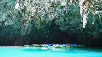 凤山三门海天窗群景区