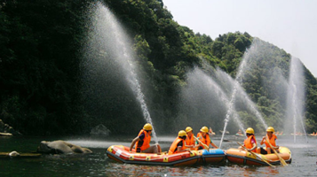 黄山休宁颜公河漂流