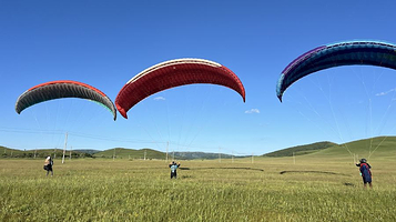 乌兰布统滑翔伞飞行基地