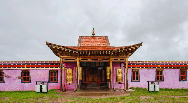 青海湖国家重点风景名胜区-尕日拉寺
