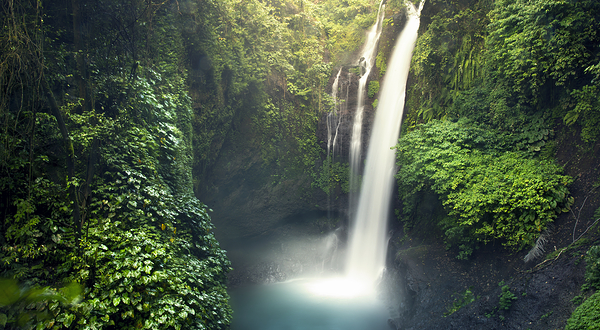 阿卡卡瀑布州立公园