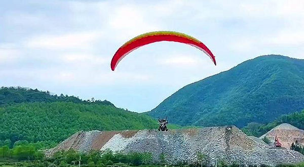 九华山国际滑翔伞飞行基地