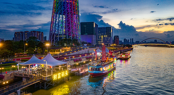 珠江夜游广州塔码头