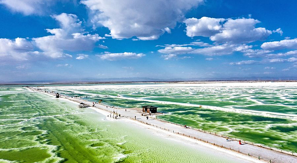 察尔汗盐湖观景台