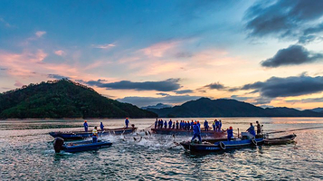 千岛湖巨网捕鱼实景秀