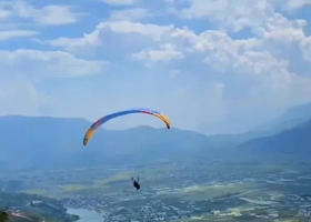 丽江滑翔伞飞行营地