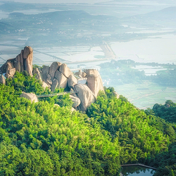 巨石山