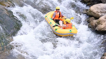 广元雪溪洞峡谷漂流