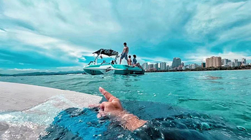 梁子湖龙湾度假村尾波冲浪