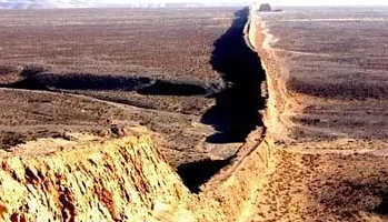 盐池古长城遗址公园