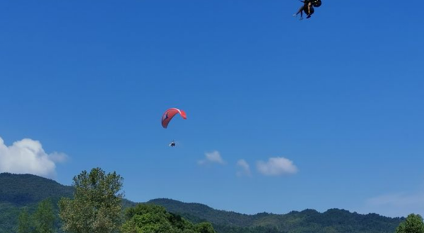 明月山滑翔伞基地