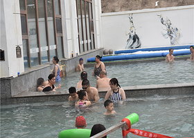 梦都美低氘小镇温泉