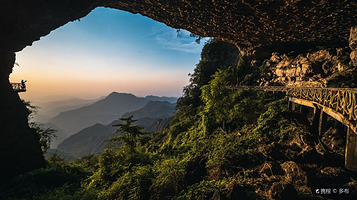金佛山景区绝壁栈道景点