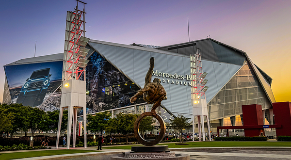 梅赛德斯·奔驰体育场