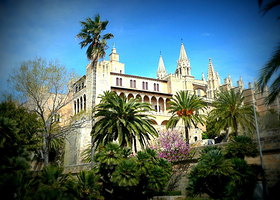 阿尔穆戴纳王宫