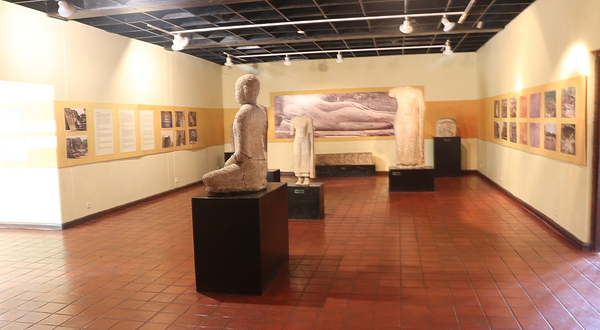 波隆纳鲁沃考古博物馆