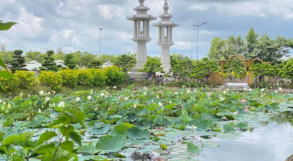 Tinh Tam Lake - Truc Lam Zen Monastery