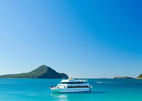 月影号出海观海豚游船