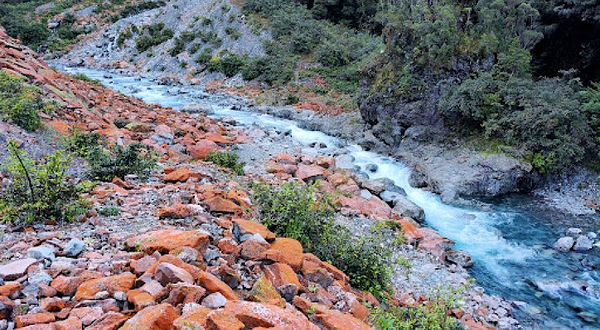 Otira Gorge Rock Shelter Lookout