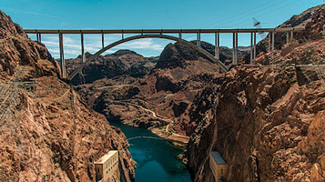 迈克·奥卡拉汉-帕特·蒂尔曼纪念大桥