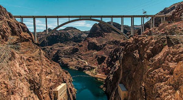 迈克·奥卡拉汉-帕特·蒂尔曼纪念大桥