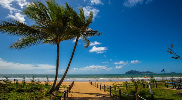 Skydive使命海滩跳伞