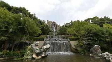 七彩云南-观瀑广场