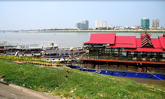 Sisowath Riverside Park