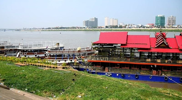 Sisowath Riverside Park