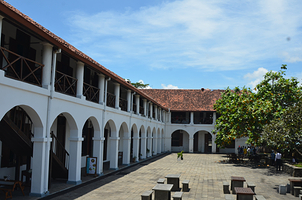 荷兰医院旧址购物美食广场