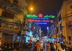 Old Quarter Ta Hien Corner