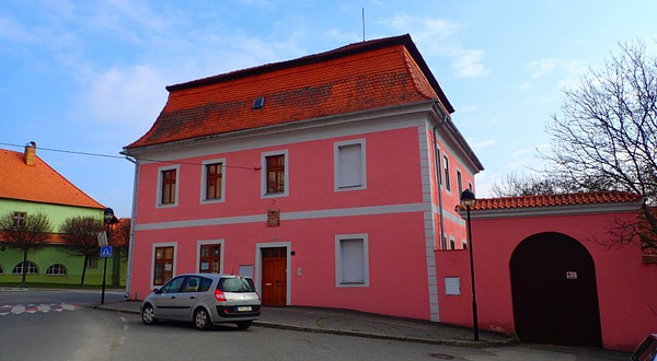 伏尔塔瓦河畔蒂恩