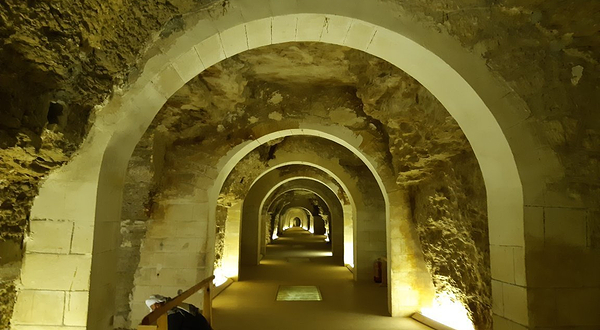 萨卡拉金字塔群