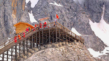 冰川公园彩旗处