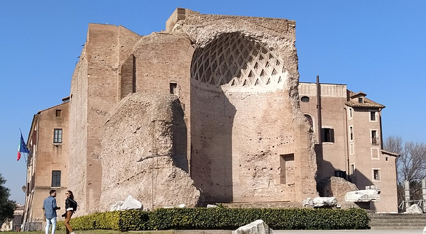 维纳斯和罗马神庙