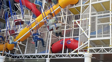 Del'finariy V Nur-Sultane. Shou Del'finov