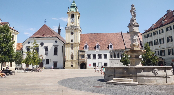 布拉提斯拉瓦旧市政厅