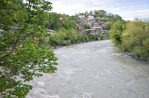 გალაკტიონ ტაბიძის ძეგლი