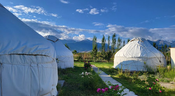 Nomad Lodge Issyk-Kul - Yurt Camp