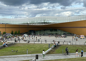 赫尔辛基颂歌中央图书馆