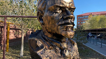 Pamyatnik V.i.leninu