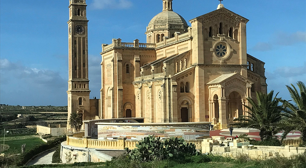 塔平努圣母教堂