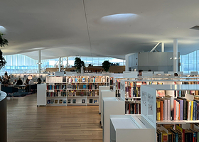 赫尔辛基颂歌中央图书馆