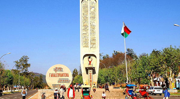 Monument Fahaleovantena