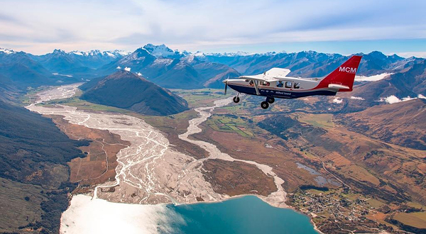 米尔福德峡湾观光飞行