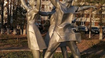 Sculpture with three athletes and Sputnik