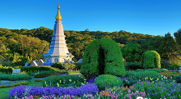 Phra Maha Dhatu Naphamethinidon and Naphaphonphumisiri Pagoda